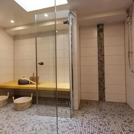 Poseidon 11 Mit Westbalkon,2x Tv , Einbaukueche,geschirrspueler, Fahrstuhl Und Eigener Garage, Wlan ! דירה